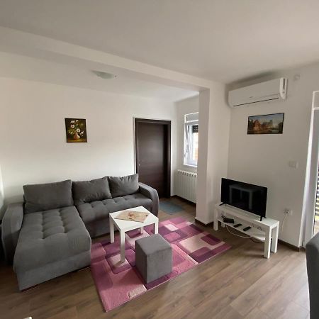 Dom Apartmani Kragujevac Ngoại thất bức ảnh
